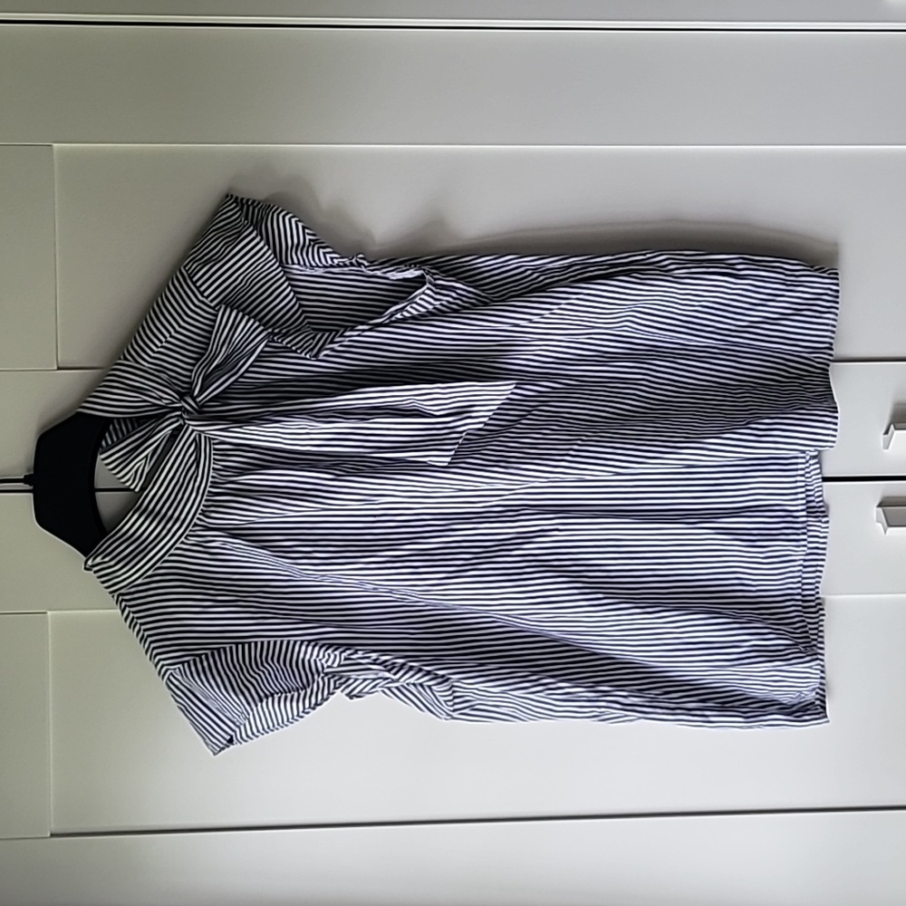 EUC Ann Taylor blue and white blouse